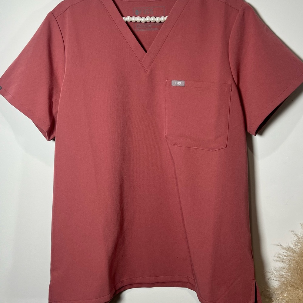 Women’s Figs scrub top. Size M .